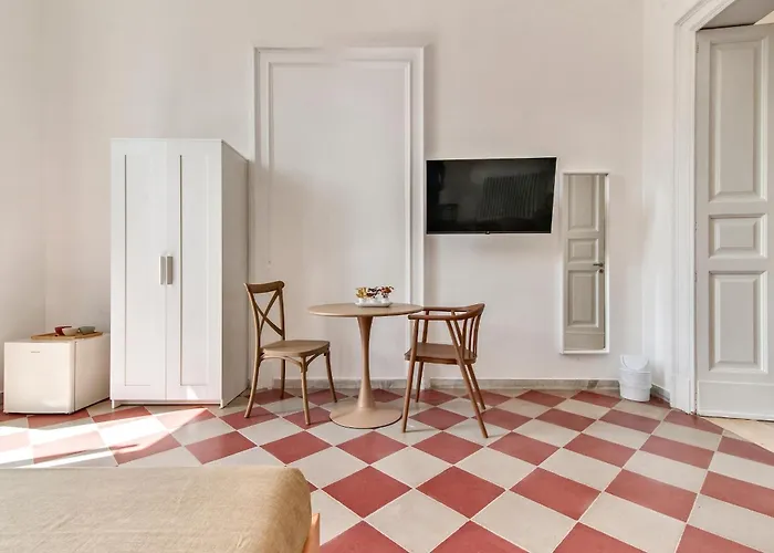 Liberty 招待所 3*