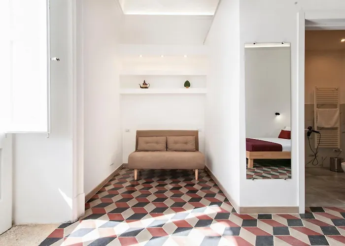 Liberty 招待所 3*