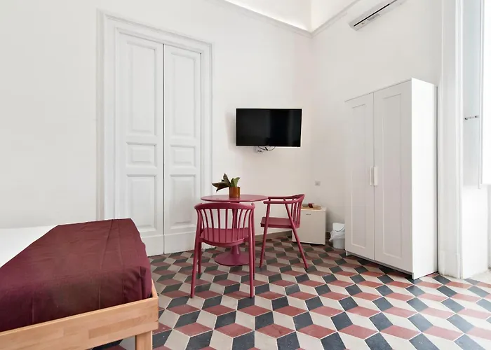 Liberty 招待所 3*